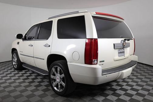 White Diamond Tricoat 2010 Cadillac Escalade Luxury