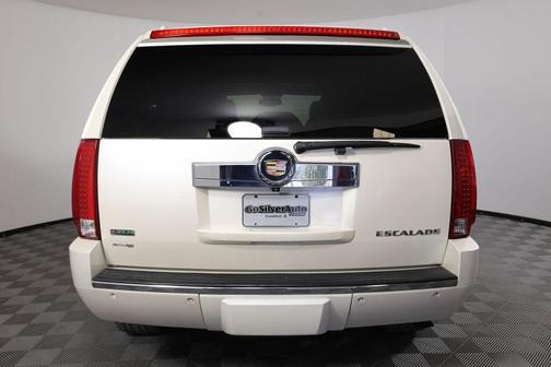 White Diamond Tricoat 2010 Cadillac Escalade Luxury