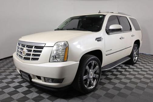 White Diamond Tricoat 2010 Cadillac Escalade Luxury