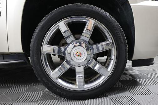 White Diamond Tricoat 2010 Cadillac Escalade Luxury