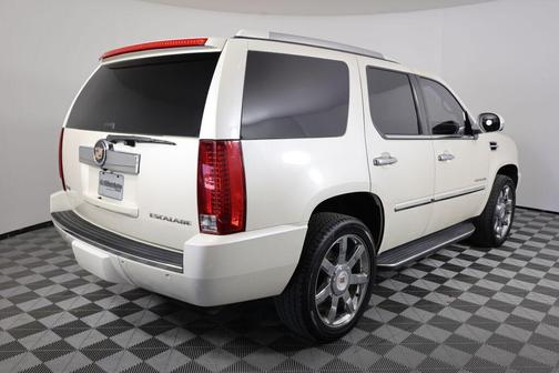White Diamond Tricoat 2010 Cadillac Escalade Luxury