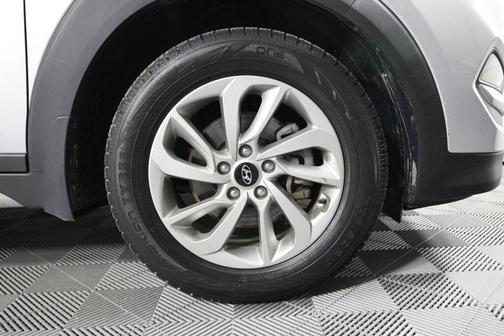 Molten Silver 2017 Hyundai TUCSON SE