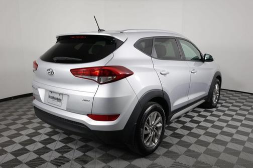 Molten Silver 2017 Hyundai TUCSON SE