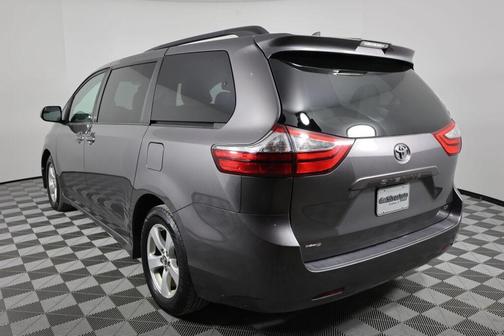2018 Toyota Sienna LE