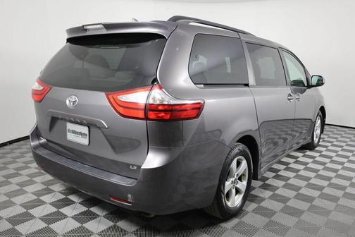2018 Toyota Sienna LE