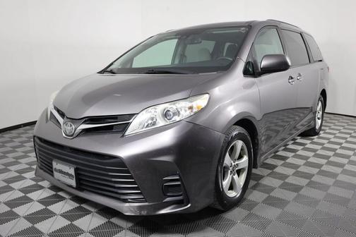 2018 Toyota Sienna LE