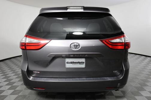 2018 Toyota Sienna LE