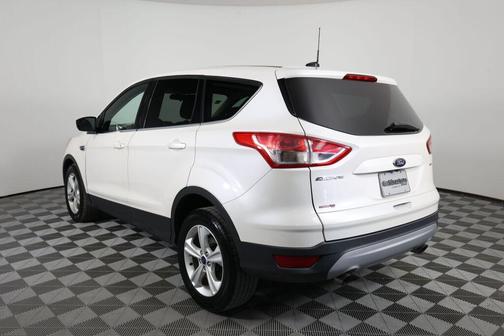 White Platinum Metallic Tri-Coat 2016 Ford Escape SE