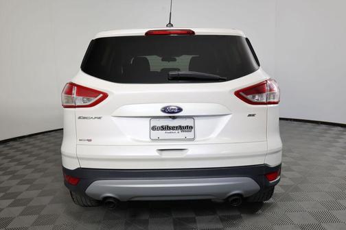 White Platinum Metallic Tri-Coat 2016 Ford Escape SE