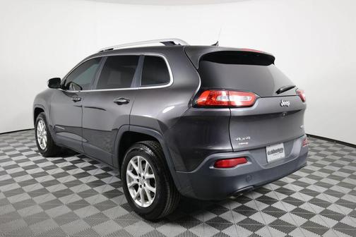 Granite Crystal Metallic Clearcoat 2016 Jeep Cherokee Latitude
