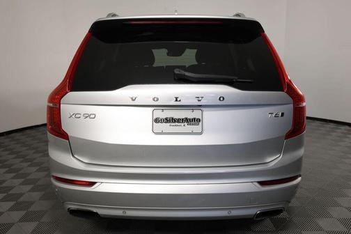 2016 Volvo XC90 T6 Momentum