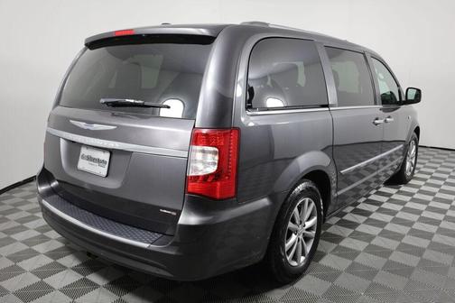 2014 Chrysler Town & Country Touring-L