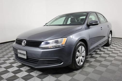 Platinum Gray Metallic 2014 Volkswagen Jetta Auto SE