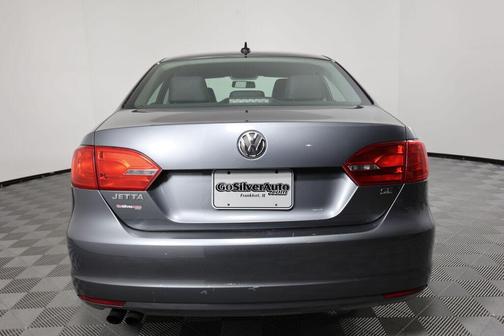Platinum Gray Metallic 2014 Volkswagen Jetta Auto SE