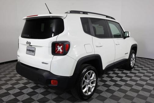 Alpine White 2017 Jeep Renegade Latitude
