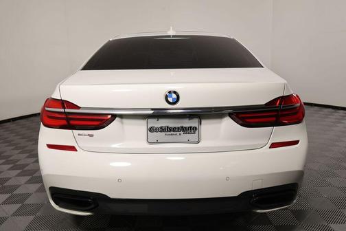 2016 BMW 740 740i