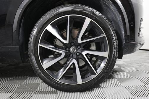 2018 Volvo XC90 T6 Momentum