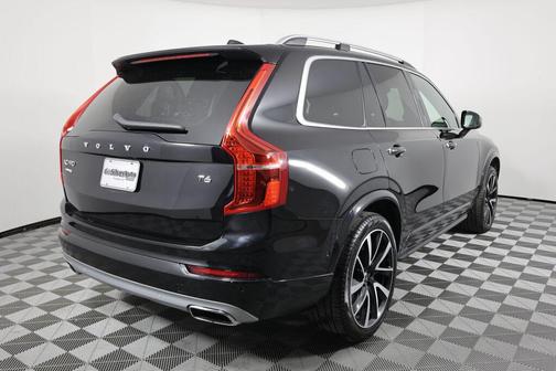2018 Volvo XC90 T6 Momentum