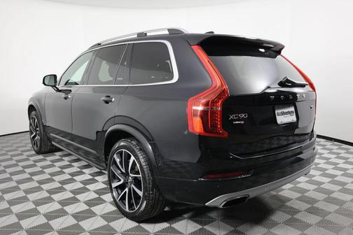 2018 Volvo XC90 T6 Momentum
