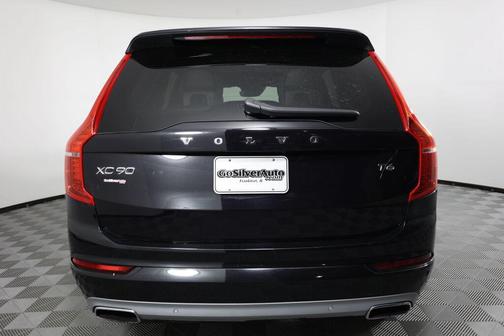 2018 Volvo XC90 T6 Momentum