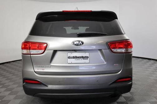 Titanium Silver 2017 Kia Sorento LX