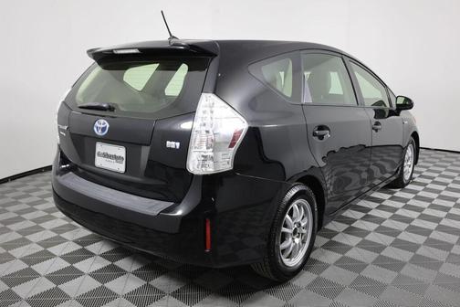 2014 Toyota Prius v Five
