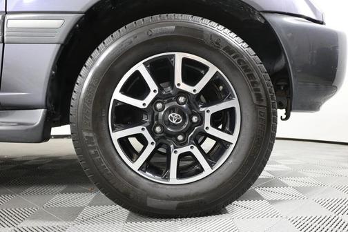 2004 Toyota Land Cruiser Base