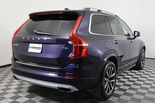 2017 Volvo XC90 T6 Momentum