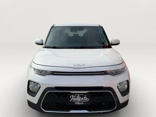 White 2022 Kia Soul LX Wagon 4D