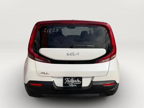 White 2022 Kia Soul LX Wagon 4D