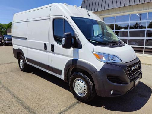 White 2024 RAM ProMaster 2500 Tradesman