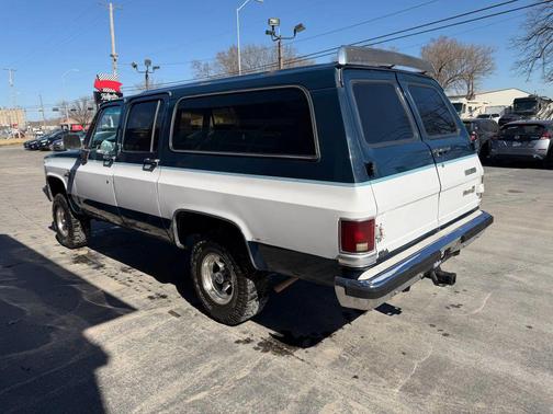 1985 Chevrolet Suburban 1500 Scottsdale 4D SUV 4WD