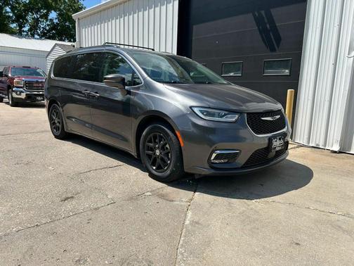 Gray 2022 Chrysler Pacifica Touring L