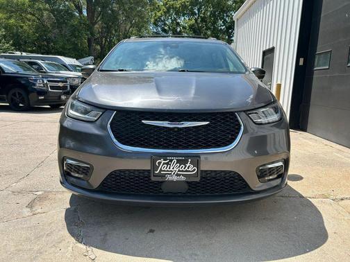 Gray 2022 Chrysler Pacifica Touring L