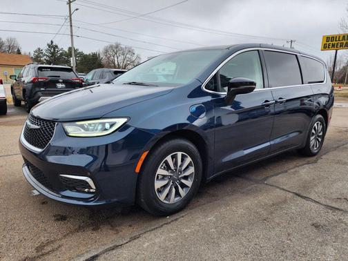 2024 Chrysler Pacifica Hybrid Select