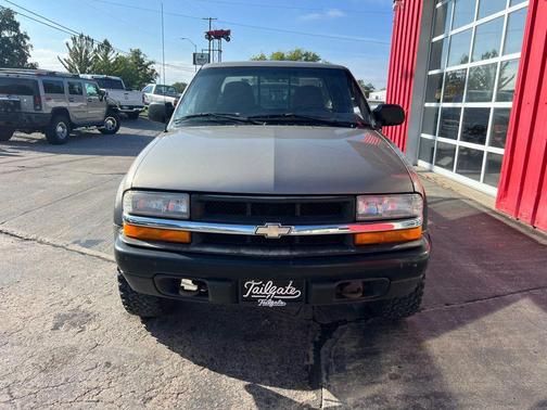 2000 Chevrolet S-10 Base