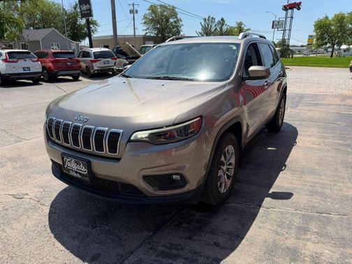 Beige 2021 Jeep Cherokee Latitude Plus