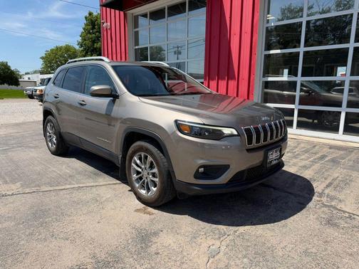 Beige 2021 Jeep Cherokee Latitude Plus