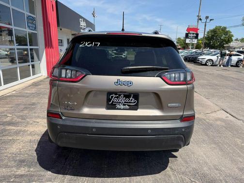 Beige 2021 Jeep Cherokee Latitude Plus