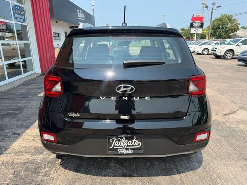 2025 Hyundai VENUE SEL Sport Utility 4D