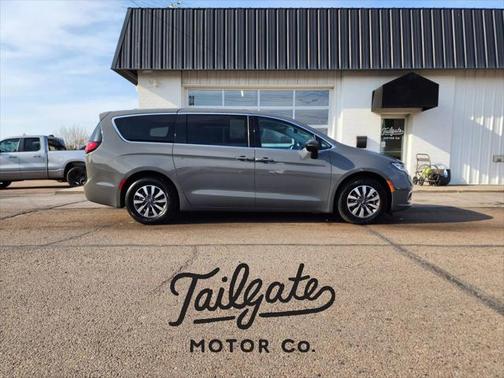 2023 Chrysler Pacifica Hybrid Touring L
