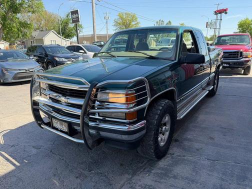 Green 1997 Chevrolet 1500 Short Bed