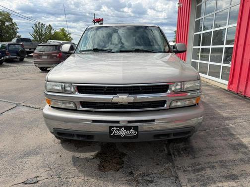 Silver 2005 Chevrolet Suburban 2500 LT