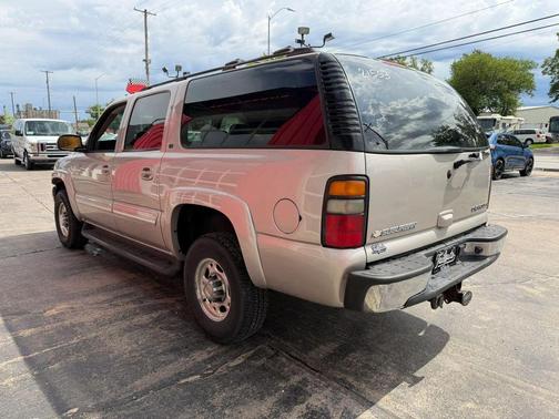 Silver 2005 Chevrolet Suburban 2500 LT
