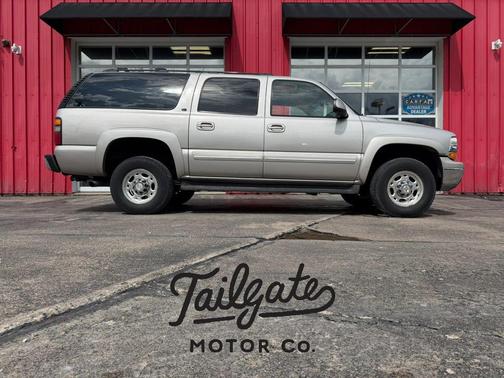 Silver 2005 Chevrolet Suburban 2500 LT