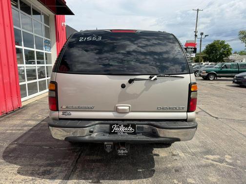 Silver 2005 Chevrolet Suburban 2500 LT