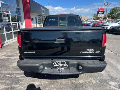 2002 Chevrolet S-10 Base