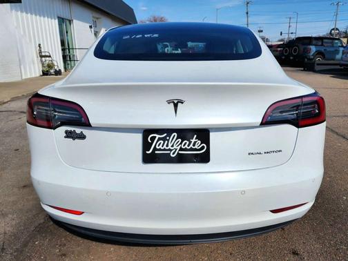 White 2019 Tesla Model 3 Long Range