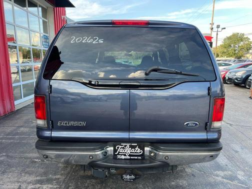 2003 Ford Excursion XLT Sport Utility 4D