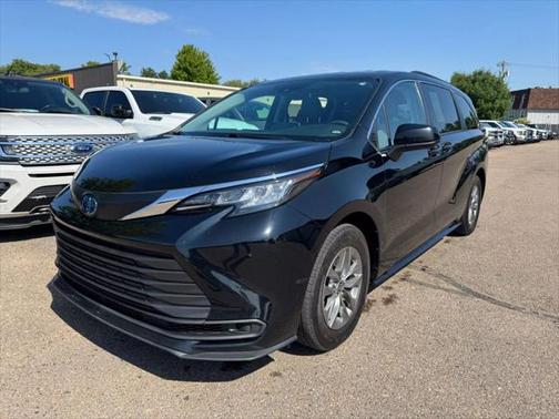 2022 Toyota Sienna LE